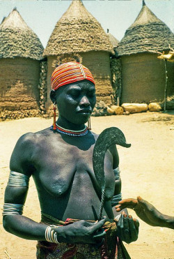 Cameroonian Podokwo girl, by Georges Courreges.