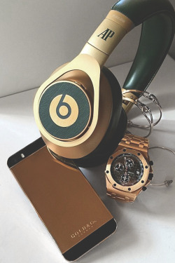 johnny-escobar:  G&Co. Rose gold iPhone x Audemars Beats