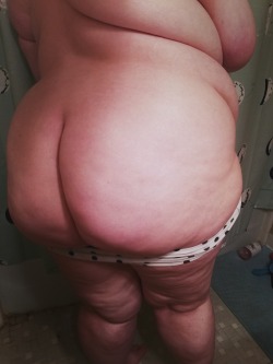 peach-pudge:  🍑👽 need a daddy (or mommy) to make my cheeks