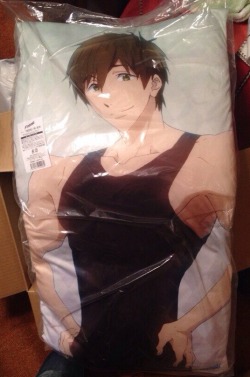 its-saya:  MAKOTO PILLOW GIVEAWAY. You spend to many lonely nights