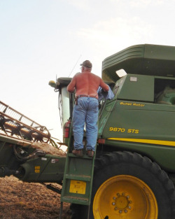 hugebeartx:  Perfection. I’d take a ride on his John Deere