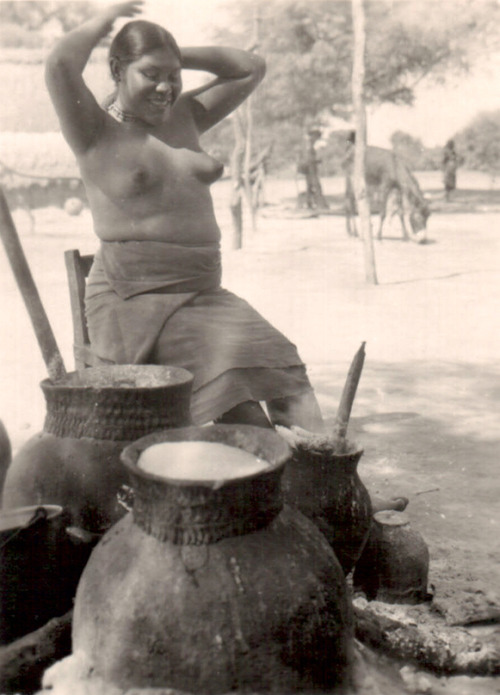 Indian woman in the 1950s, via Delcampe.