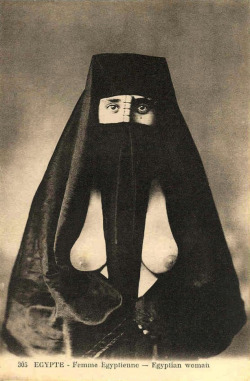 les-sources-du-nil:  Femme Egyptienne - Egyptian Woman. Postcard,