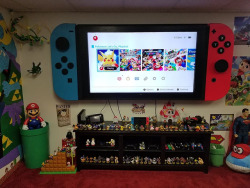 retrogamingblog:A Nintendo fan turned their TV into a giant Switch 