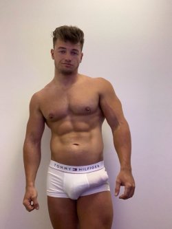 aestheticalphas-2:  We need to breed more bros like him and more