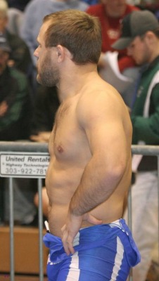 hairymacho:  http://hairymacho.tumblr.comhttp://hairymacho.tumblr.com/archive
