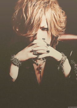 gazerocksnob-deactivated2015043:  ► Edits of Ruki in full colour.