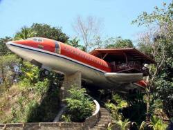 Globetrotter getaway (Hotel Costa Verde resort in Costa Rica boasts a luxurious two-bedroom suite constructed inside a Boeing 727 fuselage frame)