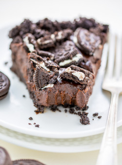 ilovedessert:No-Bake Chocolate Oreo Pie 