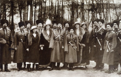 Kuban Cossacks pose with Nicholas II and his family. They were