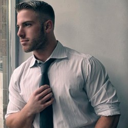 mdamaro:  This man is so hot!