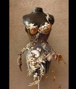 steampunktendencies:  Steel mermaid corset by Fiori Couture 