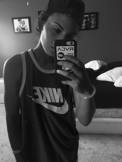 dizplayname:  Insta: sierradams14