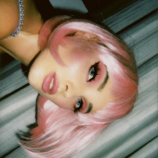 ragazza goffa