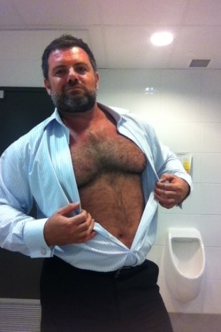 mikesmeatmarket:  phila-bear:  My kind of man.  Oh hell yeah!