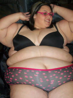 ssbbwsunni:  Follow the blog of SSBBW Sunny, a sexy XXL fat girl