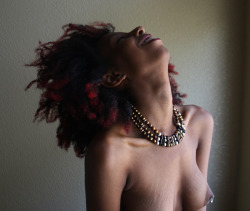 solarheru7:   Sinclaire Sterling  Luv nappyhead women….such