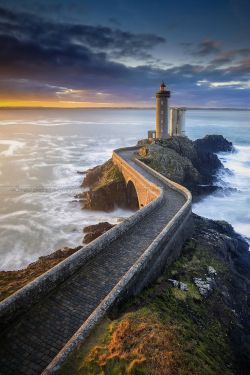 coisasdetere:  Lighthouse Brest - Bretagne - France. 