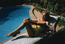 fuckyeahvintage-retro:  Rhonda Fleming beside the pool of her