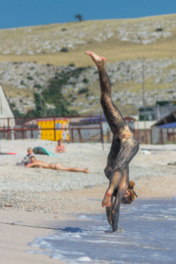 beach-praia:  ðŸ’¦ ðŸ’¦ http://beach-praia.tumblr.com ðŸ’¦ ðŸ’¦   Nude Beach Cartwheels in the ocean.