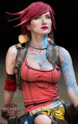 hotcosplaychicks:  Borderlands Siren by Mjrosephoto   Follow