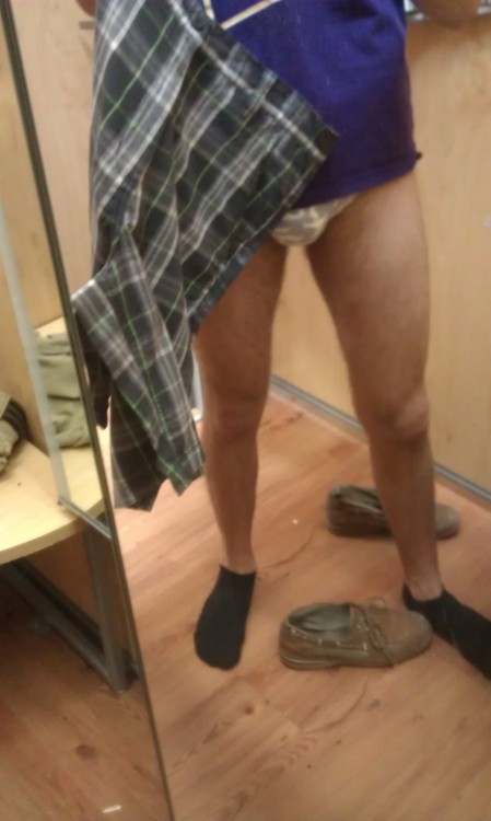 thelittlebro:  diapergoose:  So, following the gifs I made earlier, I went shopping. I bought new shorts. I had to try them on for size, so I took pics.    Sooooo hot!