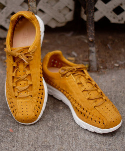 shoe-pornn:  Nike Mayfly Woven-Bronze.