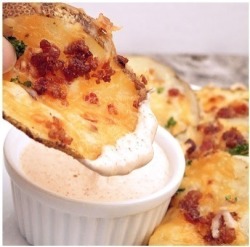fitnesstipsonly:  Cheesy Bacon Oven Chips with Chipotle Ranch