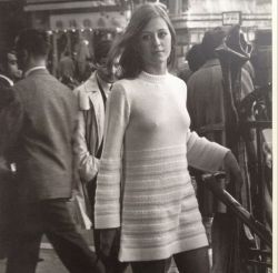 callemodista:Robert Doisneau. Paris photo from 1969. From the