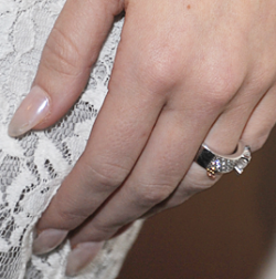 some of Lanas most common nail designs1) oval shaped, sheer pink