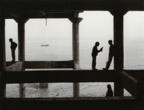 casadabiqueira:  Varanasi, India  Pentti Sammallahti, 1999