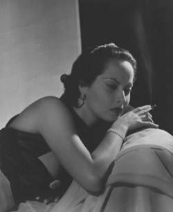  Merle Oberon 