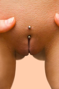 pussymodsgaloreA nice Christina piercing.An earlier poster says;