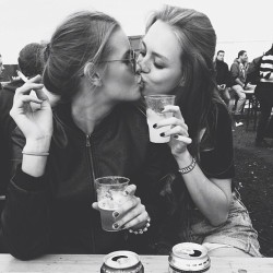 secutelesbian:  👭🌈❤