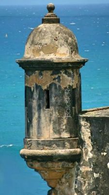 javipr:  Una de las tantas garitas del Castillo de San Felipe