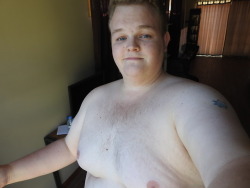 a-chubby-gay-aussie:  some new pics I took fooling around with