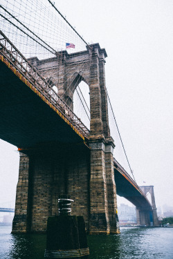 avenuesofinspiration:  Fog Over Brooklyn Bridge |  Contr∆st