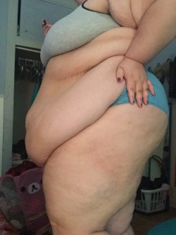 cute-fattie: dont look at my messy room ahh  wishlist message