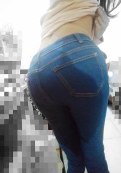 i like girls in pissed jeans n.panties .