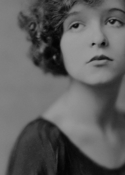 normajeaned:Clara Bow, 1921.