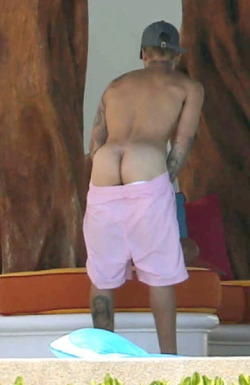 hotladsworld4:  Justin Bieber mooning!More baited straight guys