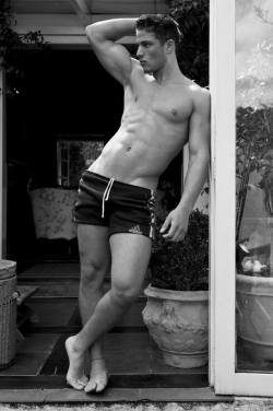 epicurean-world:  Wear Shorts of various sorts. 