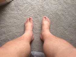 Yep, them pretty chubby feet.  My goodness! 