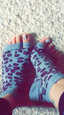 afootlove:  Loving my new Toesies yoga socks Thank you Bobby!