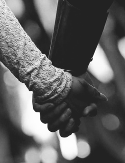 yesiamyourgoddess:  Holding hands 😍