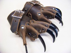 steampunktendencies:  Clawed gloves  ~ strongholdleather