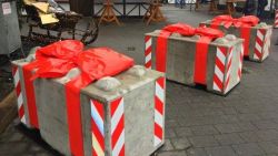 libfas: yomamapussystank: Concrete blocks to prevent the “trucks