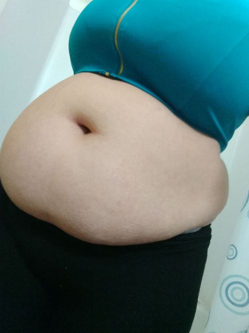 teasemybelly:  Someone bought me this lovely crop top on my wishlist, in return I took pics in it and posted them here. You’re always welcome to do the same. My wishlist is here: http://a.co/6pTMzR9 This is comically too small for my giant gut. What