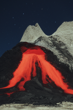 asthmas:  Richard Roscoe, July 2004 - Natrocarbonatite lava flows