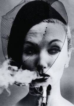 adreciclarte:  William Klein - Smoke and  Veil, Paris 1958 